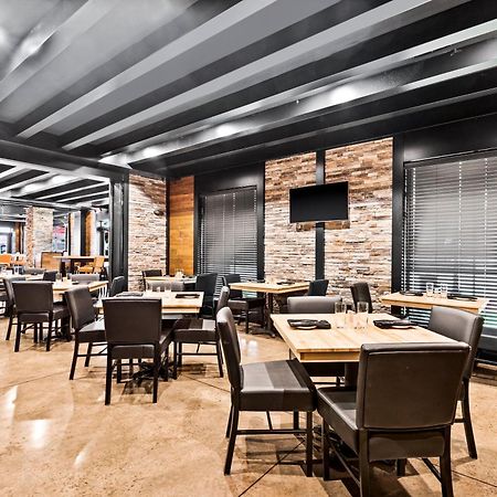 Cobblestone Hotel & Suites Superior Buitenkant foto