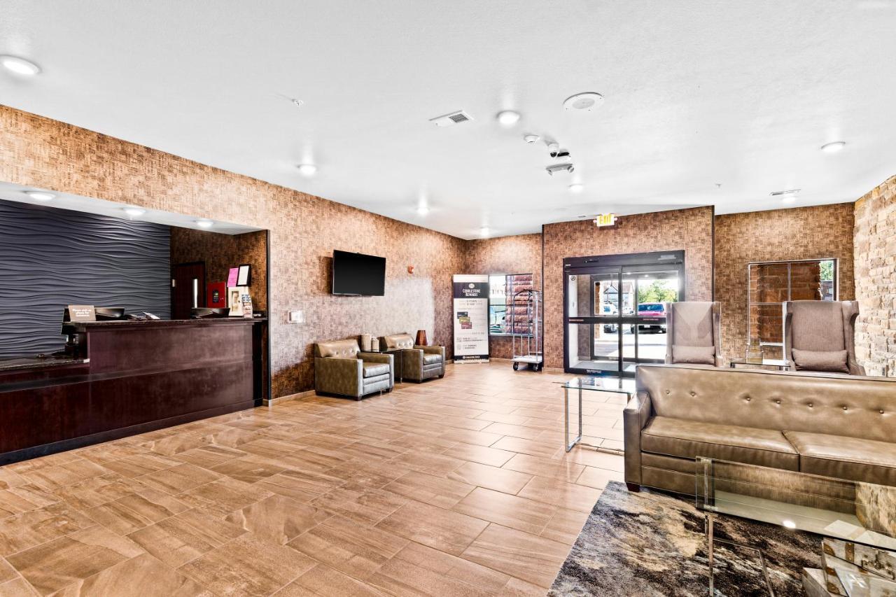 Cobblestone Hotel & Suites Superior Buitenkant foto