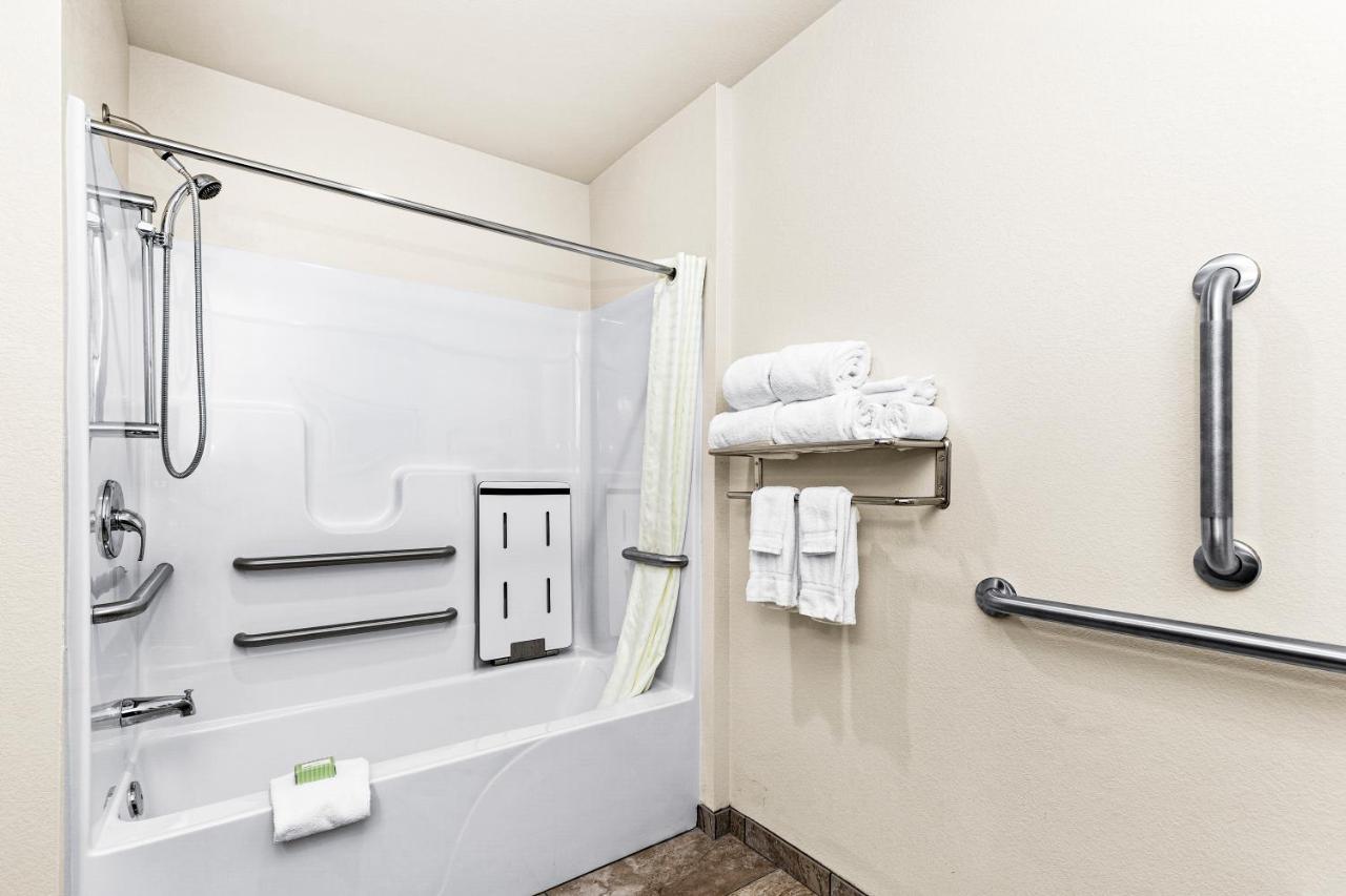 Cobblestone Hotel & Suites Superior Buitenkant foto