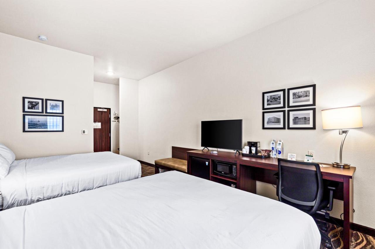 Cobblestone Hotel & Suites Superior Buitenkant foto