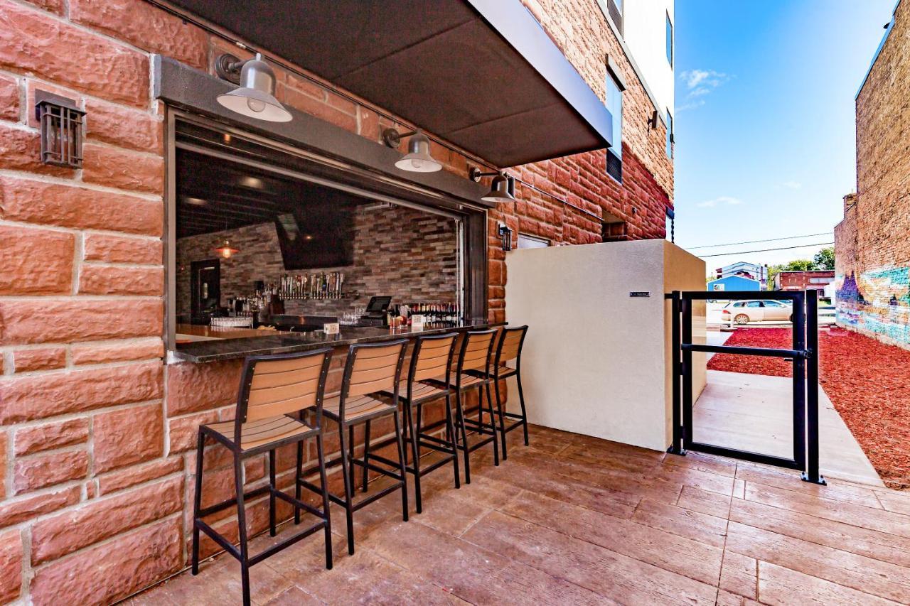 Cobblestone Hotel & Suites Superior Buitenkant foto