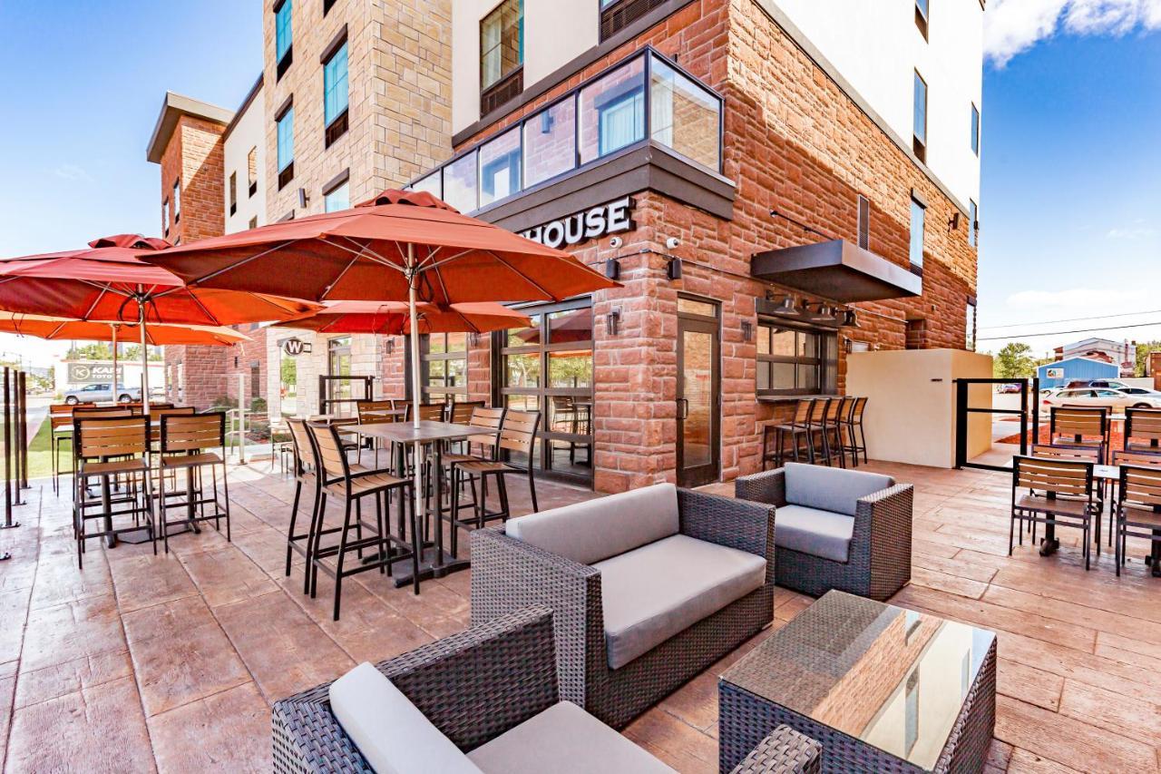 Cobblestone Hotel & Suites Superior Buitenkant foto