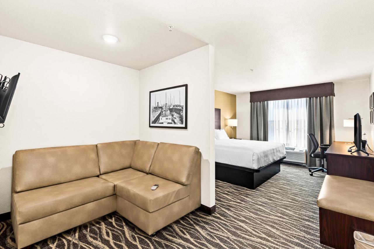 Cobblestone Hotel & Suites Superior Buitenkant foto